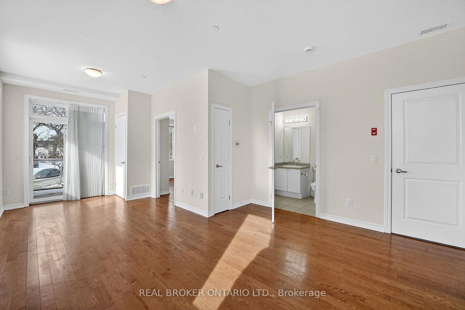 Condo for sale at 102-95 Wilson Street, Hamilton, Ontario, L8L 5C4 - Ancaster - MLS: X12841498