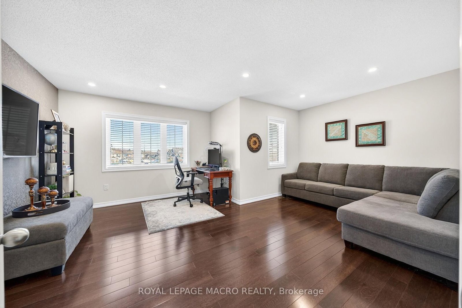 Detached House for sale at 132 Grandell Drive, Hamilton, Ontario, L9K 0H7 - Meadowlands - MLS: X12841594