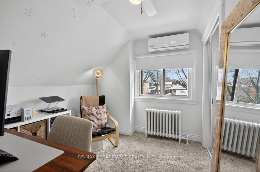 Detached House for sale at 53 East 21st Street, Hamilton, Ontario, L8V 2T3 - Eastmount - MLS: X12841918