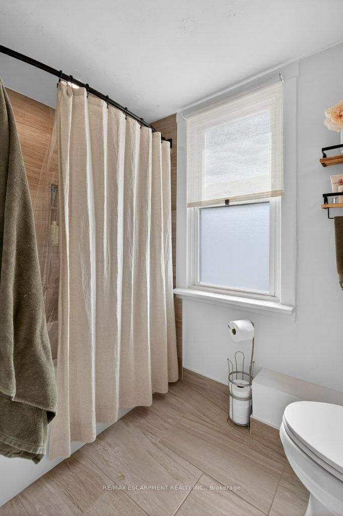 Detached House for sale at 53 East 21st Street, Hamilton, Ontario, L8V 2T3 - Eastmount - MLS: X12841918