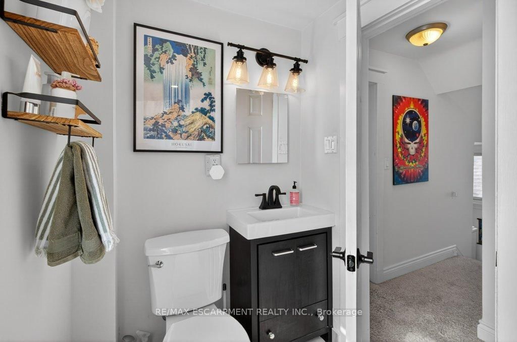 Detached House for sale at 53 East 21st Street, Hamilton, Ontario, L8V 2T3 - Eastmount - MLS: X12841918