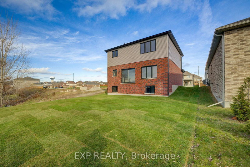 179 APPLEWOOD St, Blandford-Blenheim, N0B 2J0 | Image 2