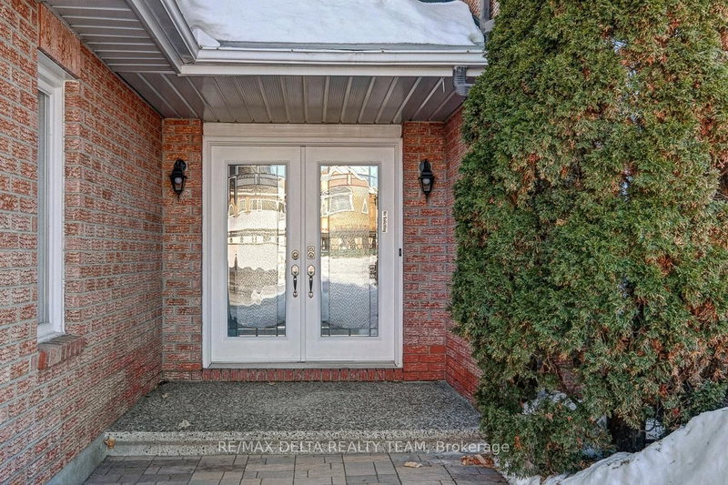 1662 Hunters Run Dr, Orleans, K1C 2H3 | Image 2