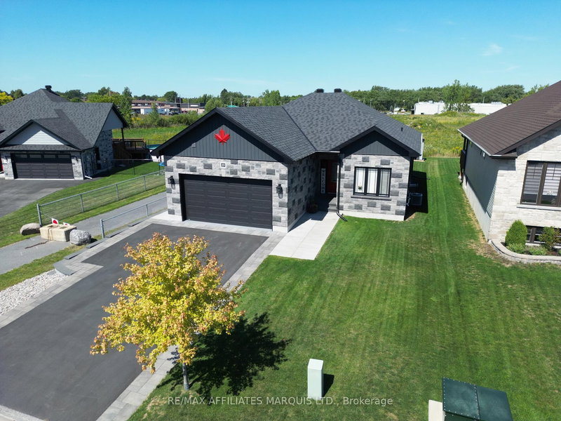 109 Bellwood Dr, Cornwall, K6H 7M3 | Image 2