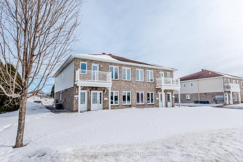 1101 Gretchen Crt, Cornwall, K6H 6T2 | Image 2
