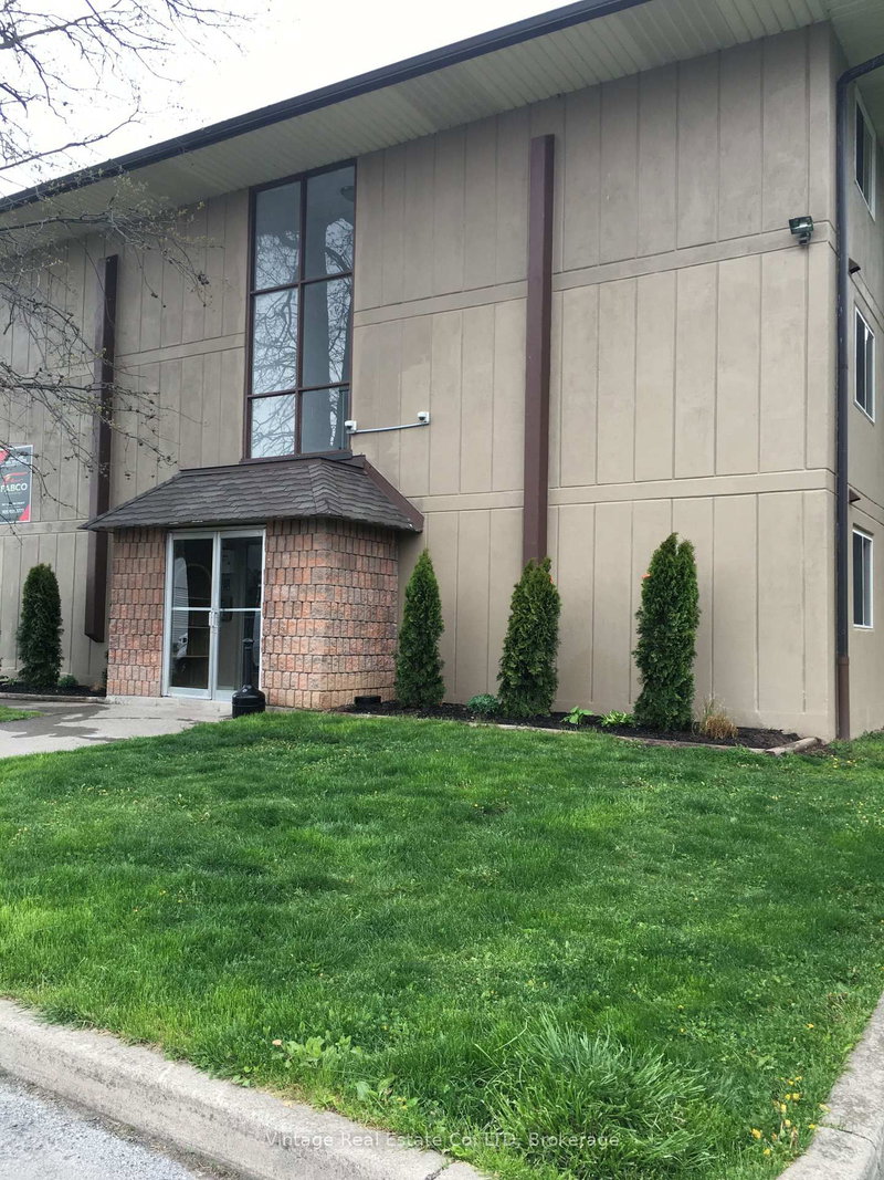 205 - 5821 Hennepin Cres, Niagara Falls, L2G 2Z8 | Image 2