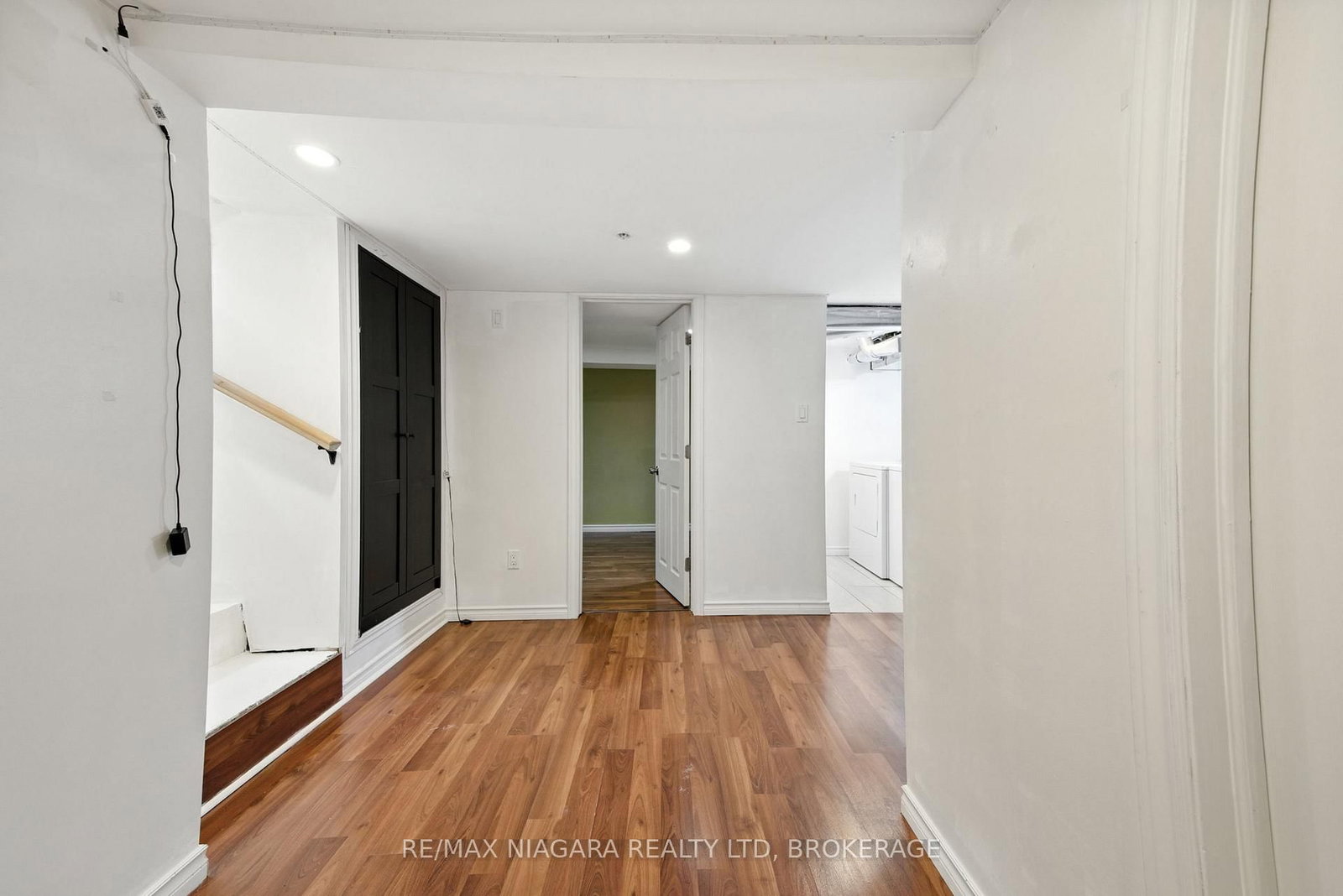 Detached House for sale at 4 Woodland Avenue, St. Catharines, Ontario, L2R 5A2 - Downtown - MLS: X12843020