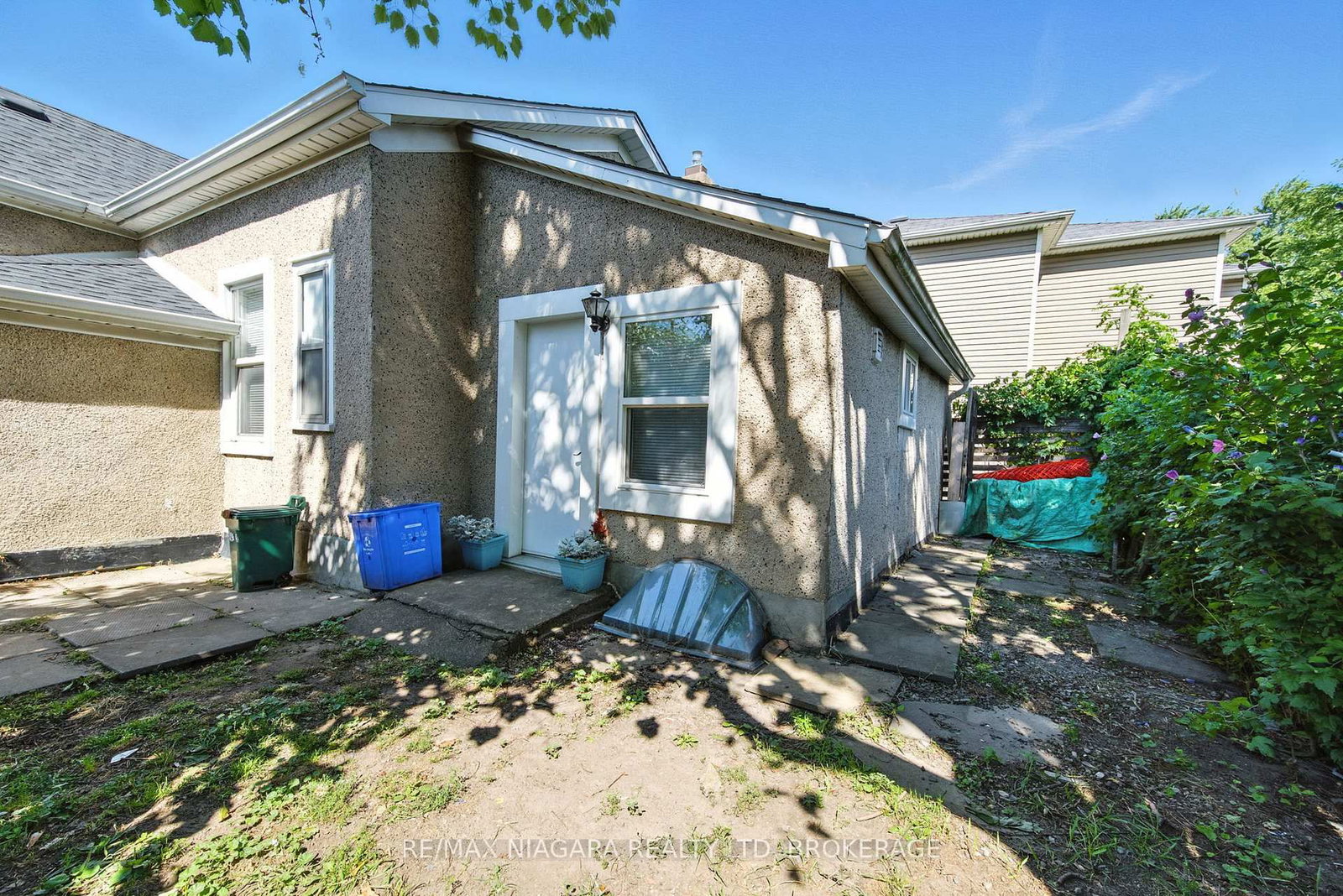 Detached House for sale at 4 Woodland Avenue, St. Catharines, Ontario, L2R 5A2 - Downtown - MLS: X12843020