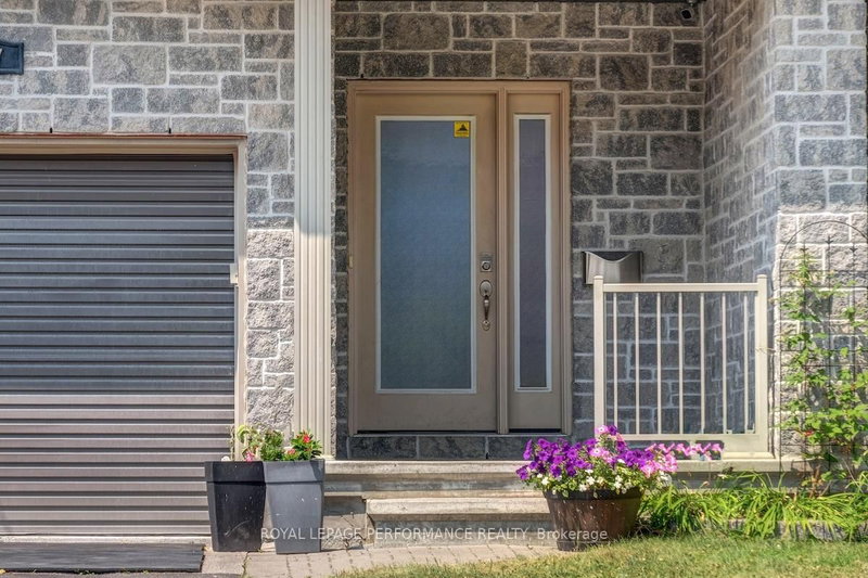 257 Currell Ave, Ottawa, K1Z 7J5 | Image 2