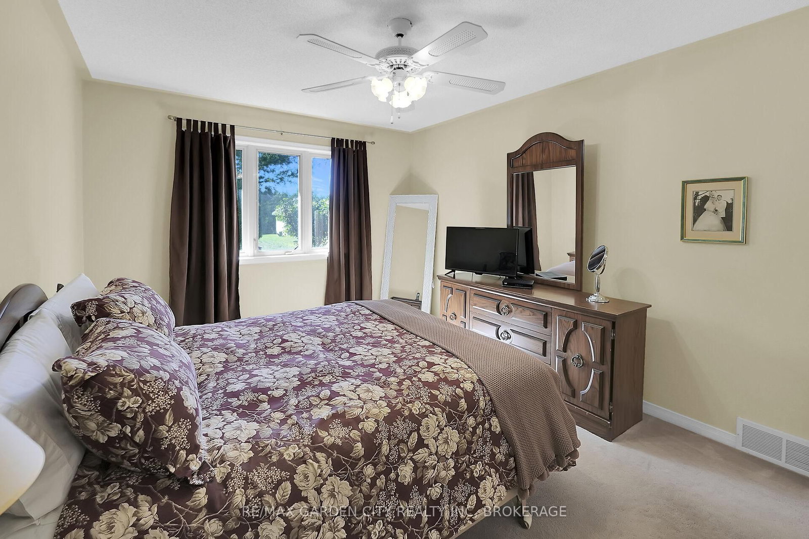 Townhouse for sale at 176 Beckett Crescent, Pelham, Ontario, L0S 1E4 - Fonthill - MLS: X12843228