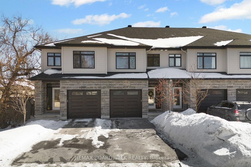 home for sale on 204 Adelaide Street