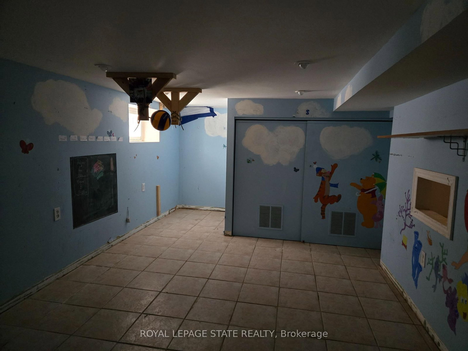 Detached House for sale at 45 Chaplin Avenue, St. Catharines, Ontario, L2R 2E7 - Downtown - MLS: X12843262