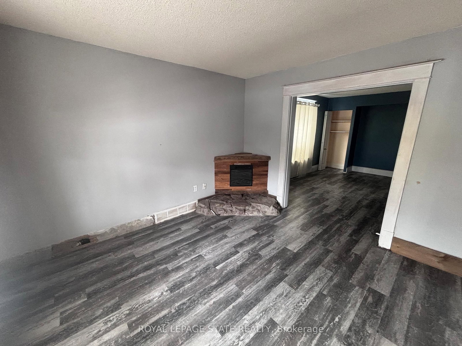 Detached House for sale at 45 Chaplin Avenue, St. Catharines, Ontario, L2R 2E7 - Downtown - MLS: X12843262