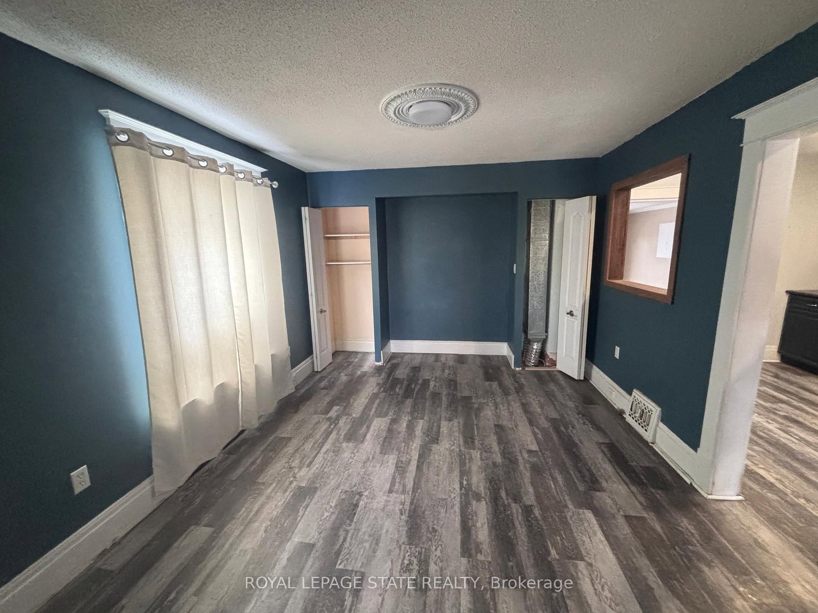 Detached House for sale at 45 Chaplin Avenue, St. Catharines, Ontario, L2R 2E7 - Downtown - MLS: X12843262