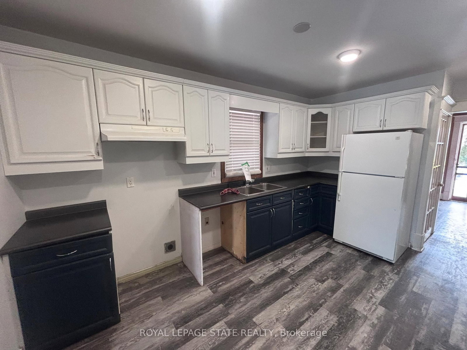 Detached House for sale at 45 Chaplin Avenue, St. Catharines, Ontario, L2R 2E7 - Downtown - MLS: X12843262