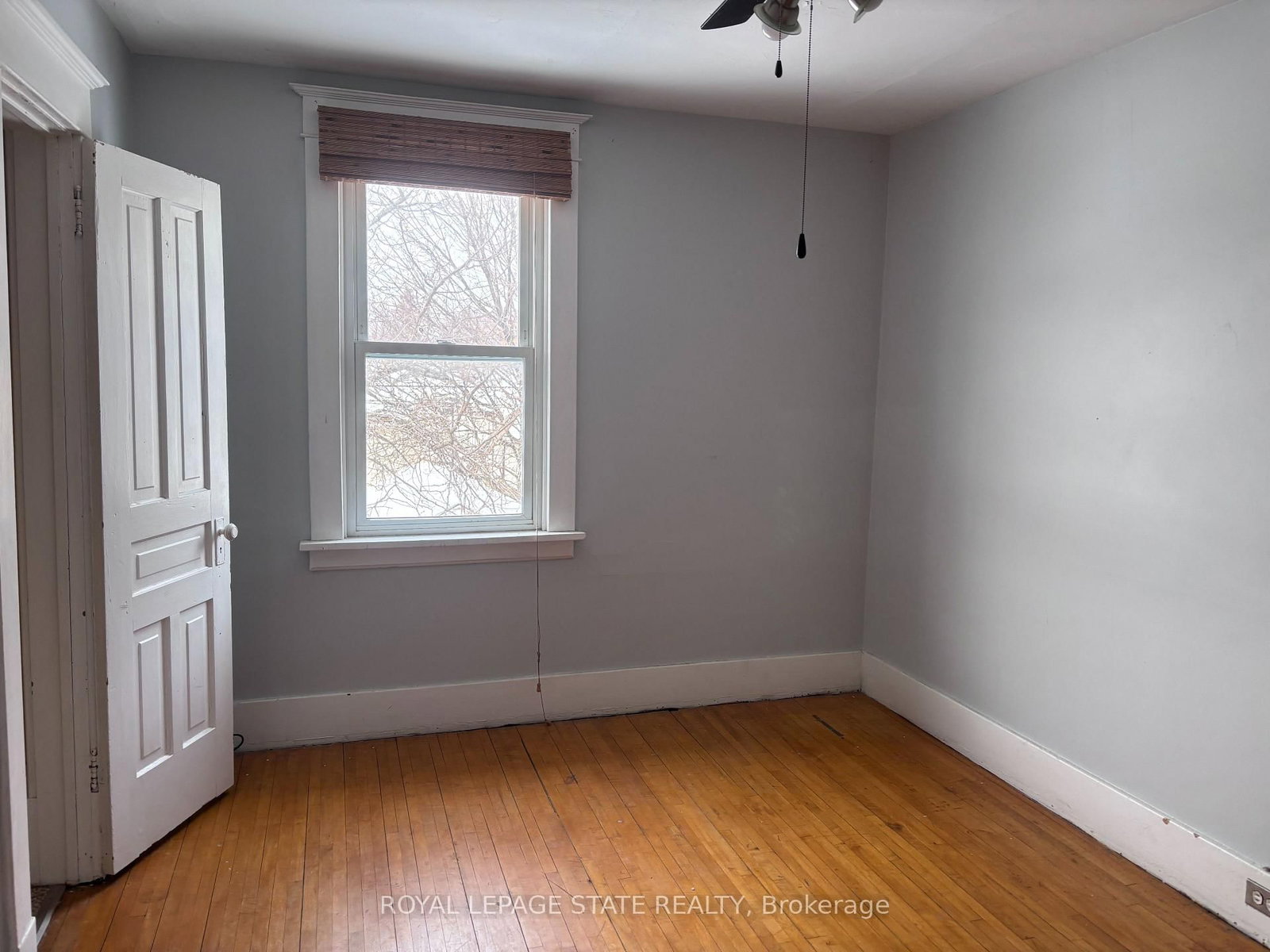 Detached House for sale at 45 Chaplin Avenue, St. Catharines, Ontario, L2R 2E7 - Downtown - MLS: X12843262