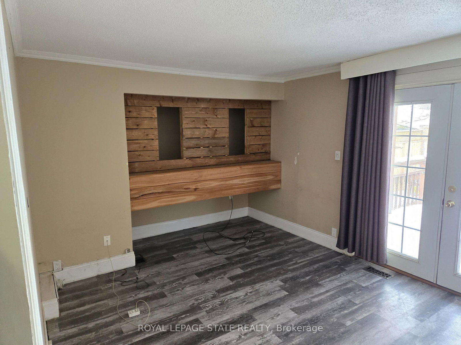 Detached House for sale at 45 Chaplin Avenue, St. Catharines, Ontario, L2R 2E7 - Downtown - MLS: X12843262