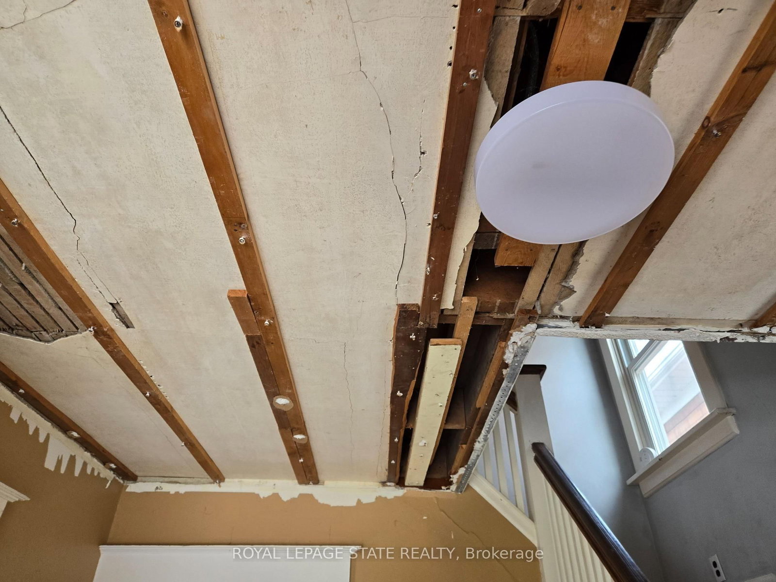 Detached House for sale at 45 Chaplin Avenue, St. Catharines, Ontario, L2R 2E7 - Downtown - MLS: X12843262