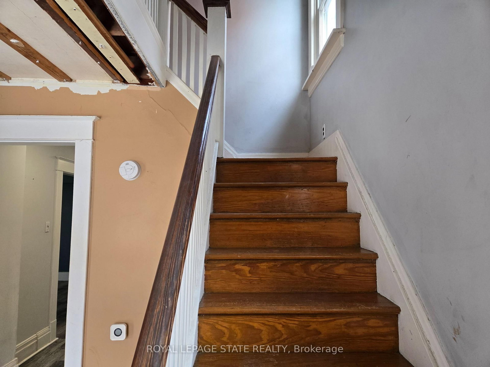 Detached House for sale at 45 Chaplin Avenue, St. Catharines, Ontario, L2R 2E7 - Downtown - MLS: X12843262