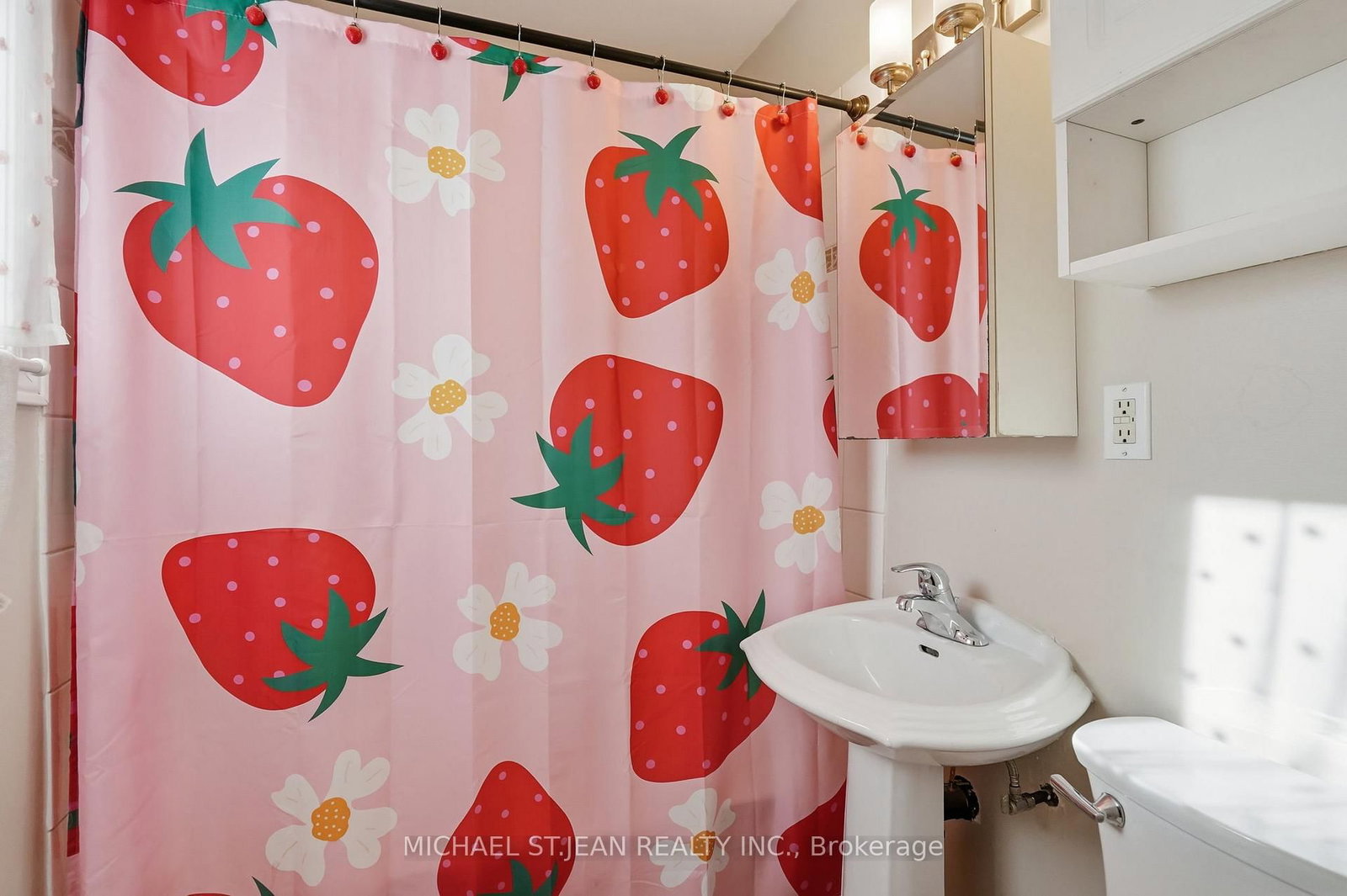 Detached House for sale at 176 Adair Avenue, Hamilton, Ontario, L8H 6A9 - McQuesten - MLS: X12843736