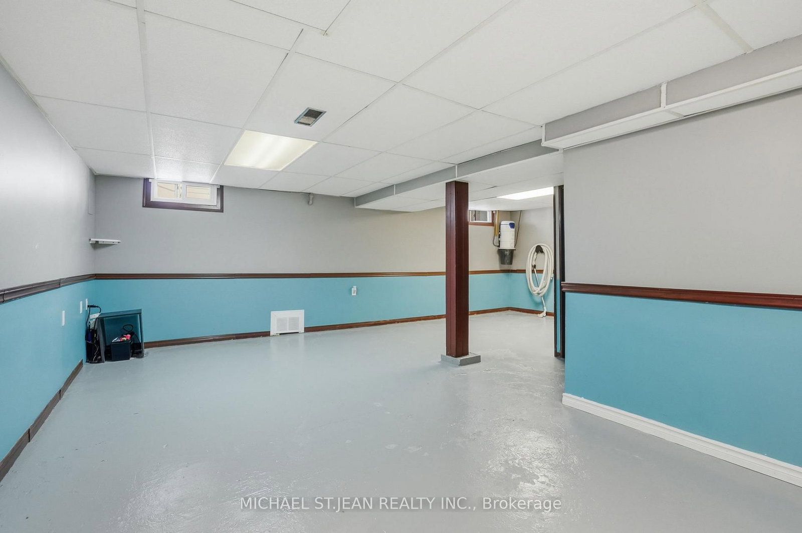 Detached House for sale at 176 Adair Avenue, Hamilton, Ontario, L8H 6A9 - McQuesten - MLS: X12843736