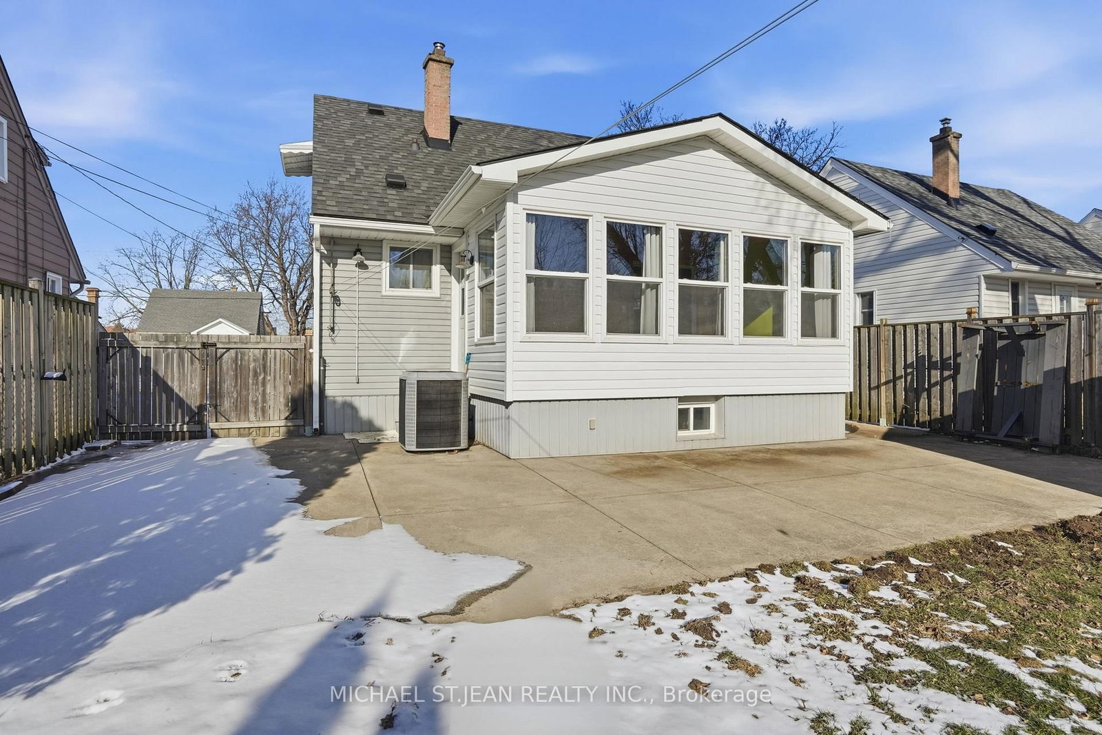 Detached House for sale at 176 Adair Avenue, Hamilton, Ontario, L8H 6A9 - McQuesten - MLS: X12843736