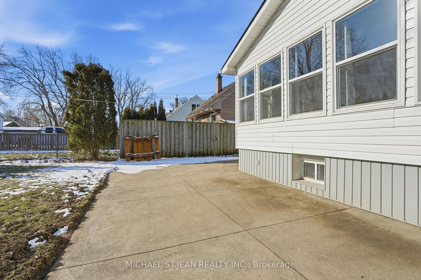 Detached House for sale at 176 Adair Avenue, Hamilton, Ontario, L8H 6A9 - McQuesten - MLS: X12843736