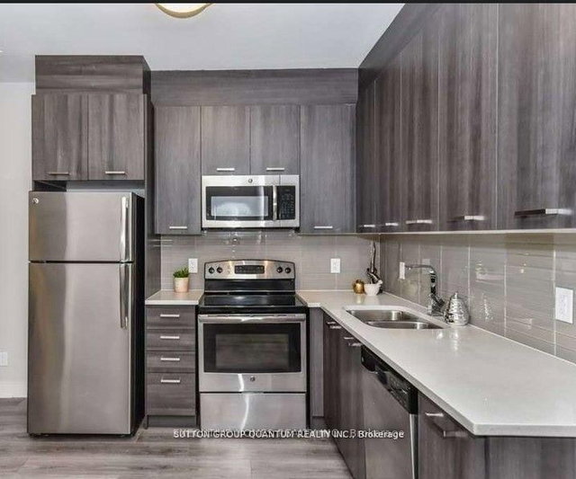 604 - 150 Main Street W