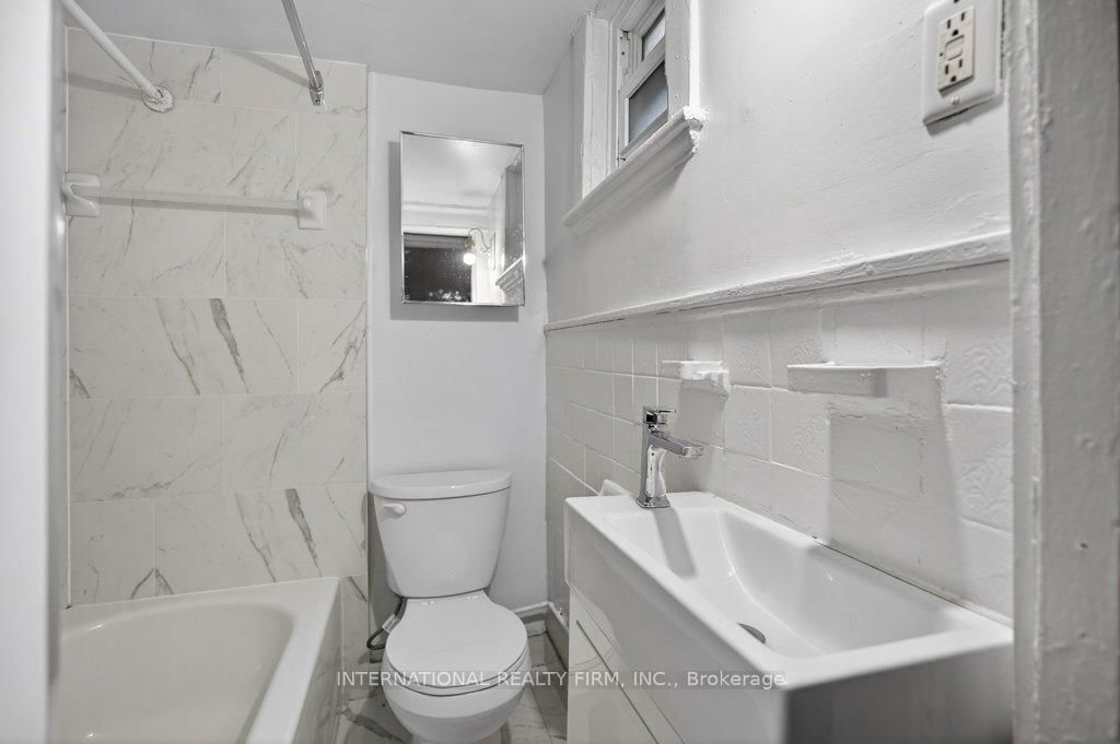 Semi-Detached House for lease at 2-109 Balsam Avenue, Hamilton, Ontario, L8M 3B2 - Stipley - MLS: X12843882