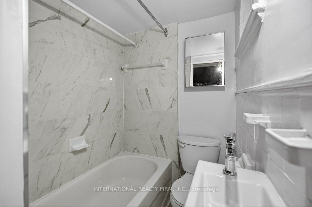 Semi-Detached House for lease at 2-109 Balsam Avenue, Hamilton, Ontario, L8M 3B2 - Stipley - MLS: X12843882