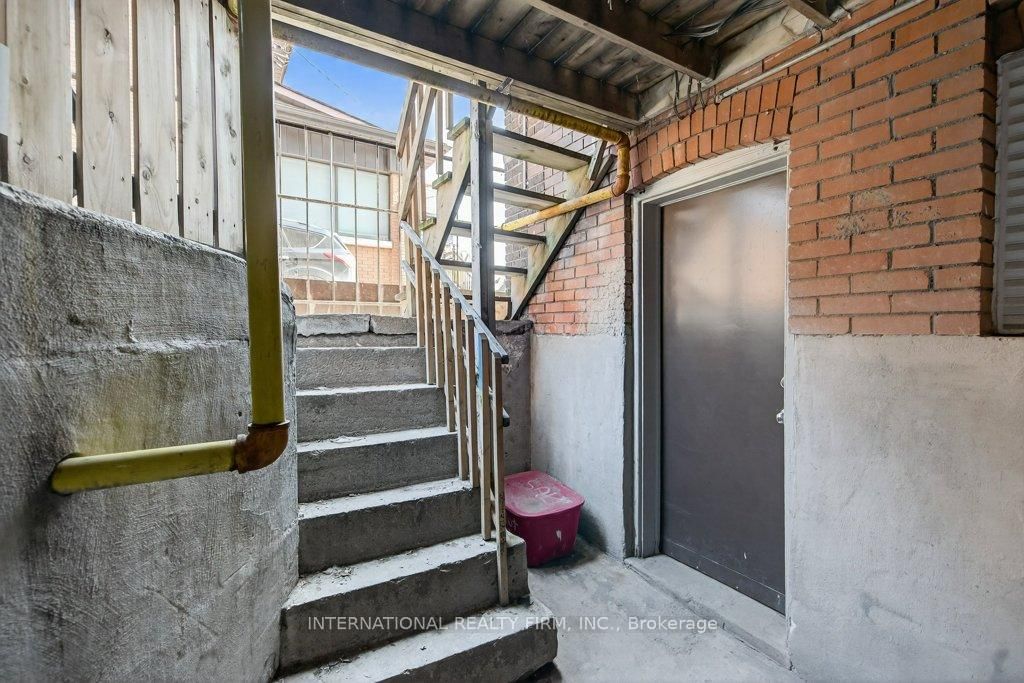 Semi-Detached House for lease at 2-109 Balsam Avenue, Hamilton, Ontario, L8M 3B2 - Stipley - MLS: X12843882