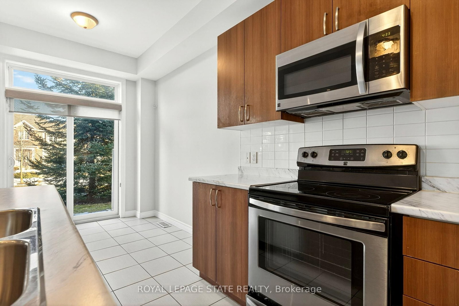 Townhouse for lease at 34-90 Raymond Road, Hamilton, Ontario, L9K 0G6 - Meadowlands - MLS: X12844324