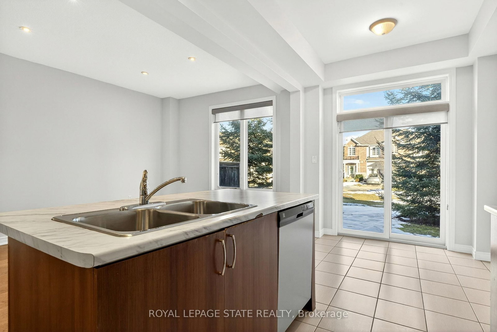 Townhouse for lease at 34-90 Raymond Road, Hamilton, Ontario, L9K 0G6 - Meadowlands - MLS: X12844324