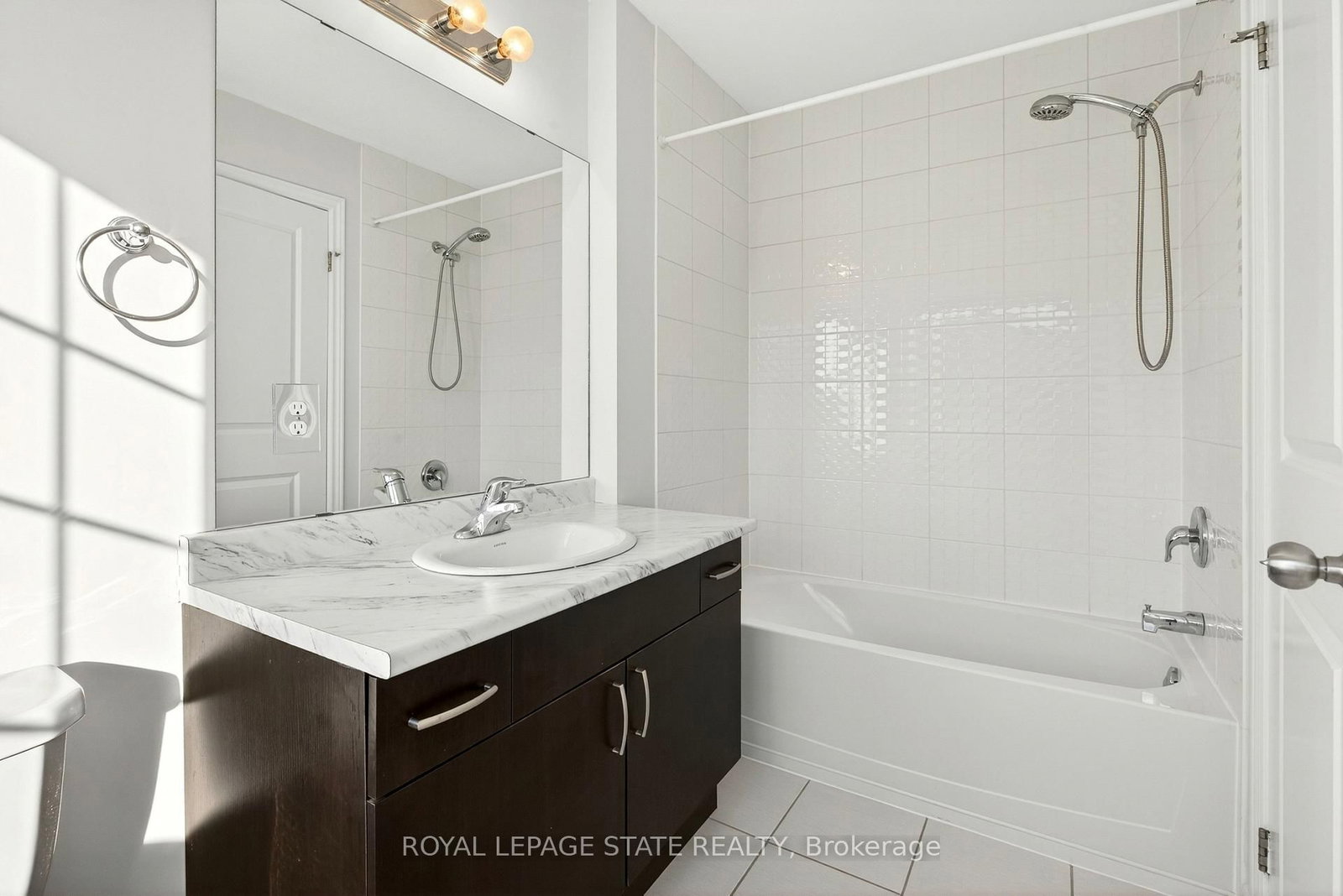 Townhouse for lease at 34-90 Raymond Road, Hamilton, Ontario, L9K 0G6 - Meadowlands - MLS: X12844324