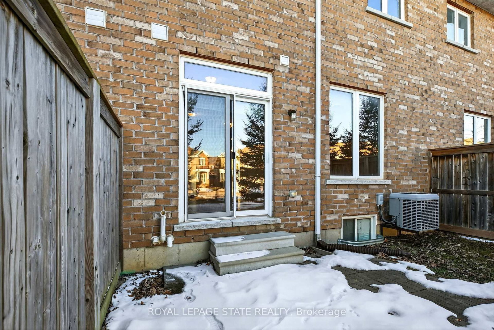 Townhouse for lease at 34-90 Raymond Road, Hamilton, Ontario, L9K 0G6 - Meadowlands - MLS: X12844324