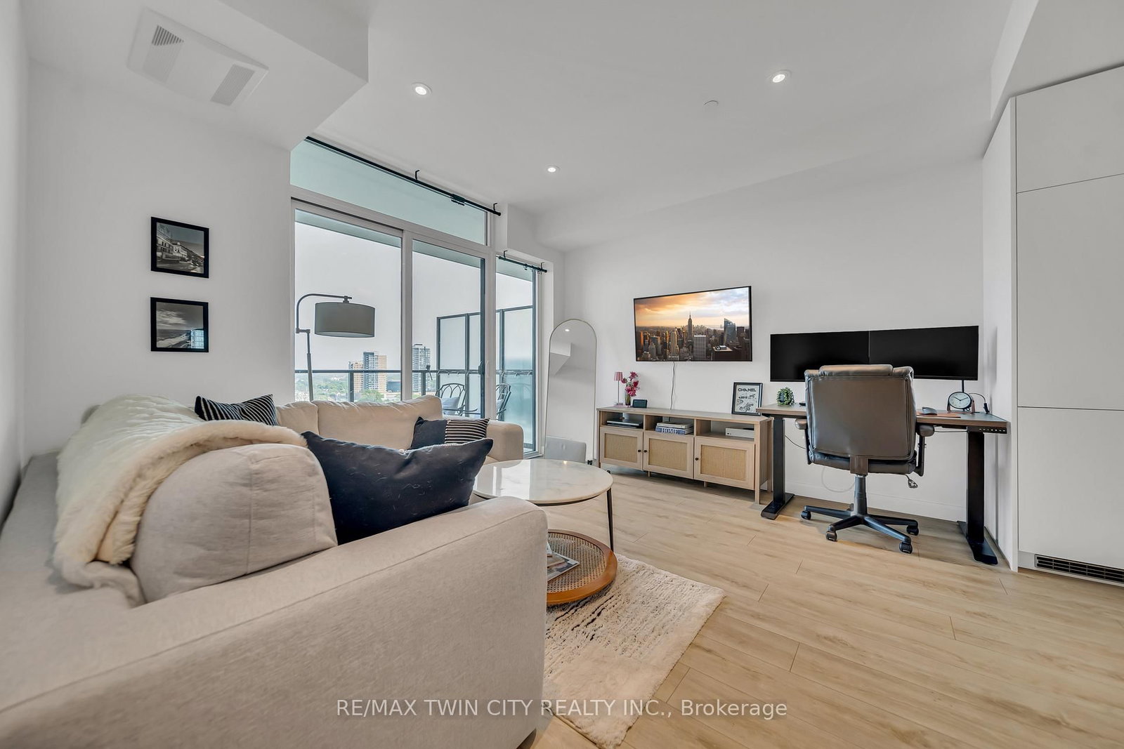 741 King Street W, Unit 906 - Photo 11