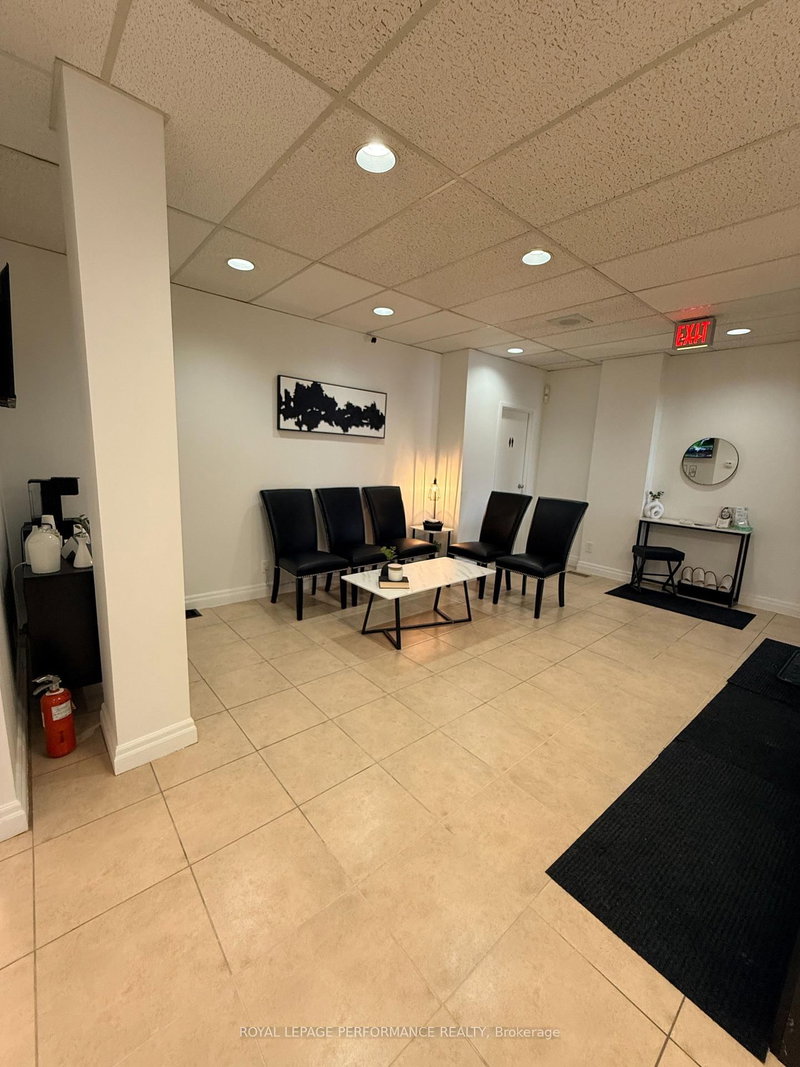 2446 ST JOSEPH Blvd, Ottawa, K1C 1G1 | Image 2