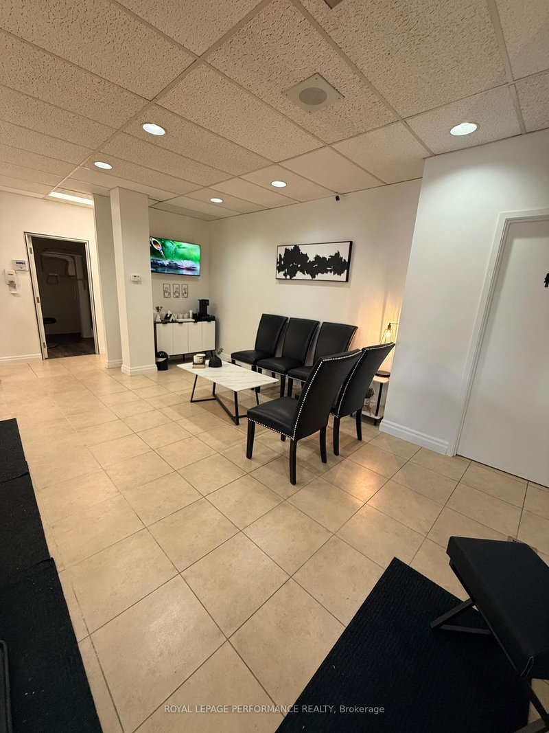 2446 ST JOSEPH Blvd, Ottawa, K1C 1G1 | Image 3