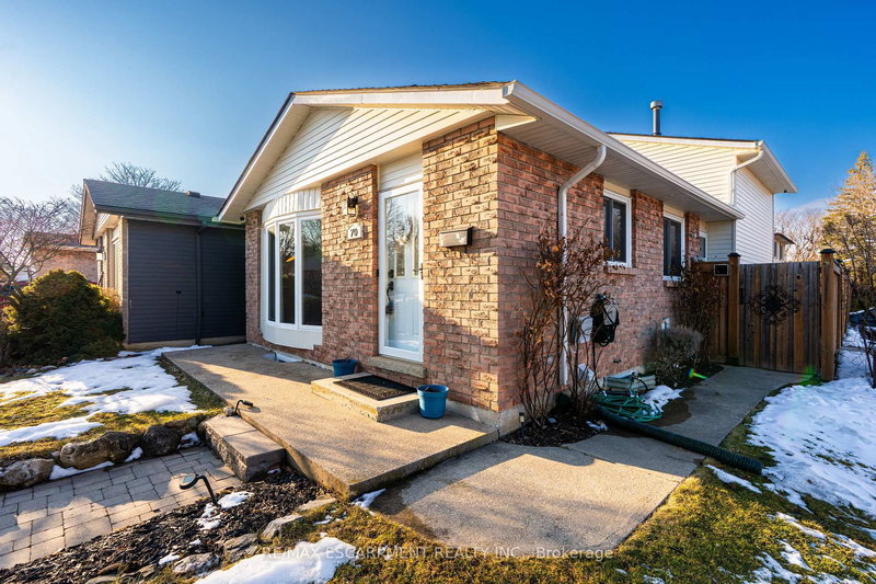 70 Athenia Dr, Hamilton, L8J 1S8 | Image 3