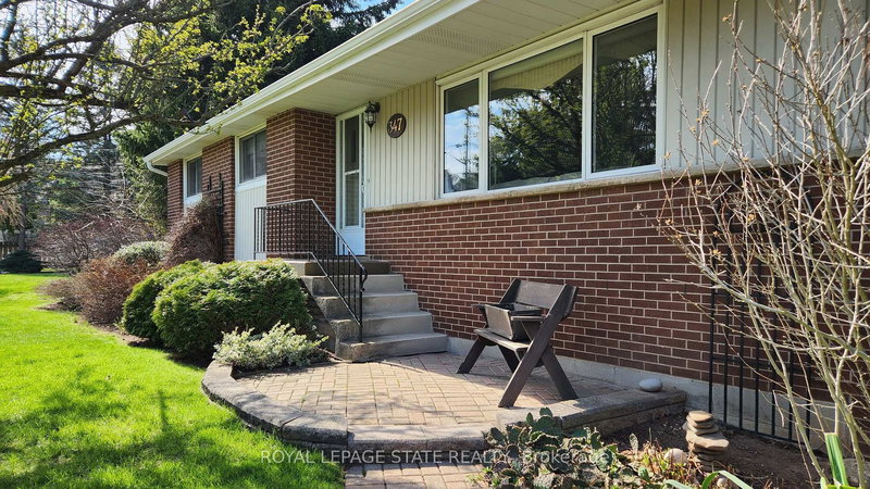 347 Clarendon Dr, Hamilton, L9G 2Y9 | Image 2