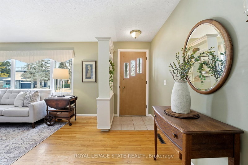 347 Clarendon Dr, Hamilton, L9G 2Y9 | Image 3