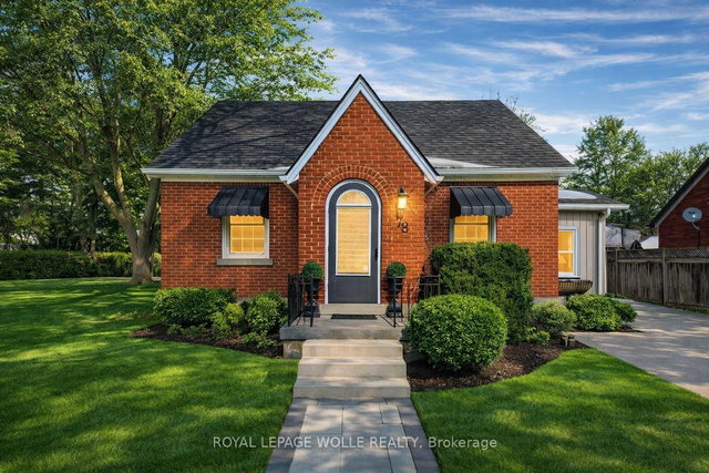 78 Stirling Avenue S