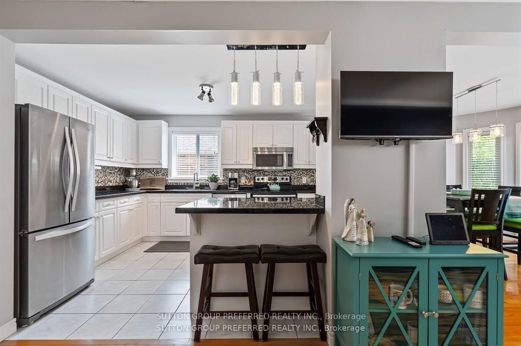 Detached House for sale at 623 Thornwood Court, London North, Ontario, N6H 5J5 - North P - MLS: X12845704