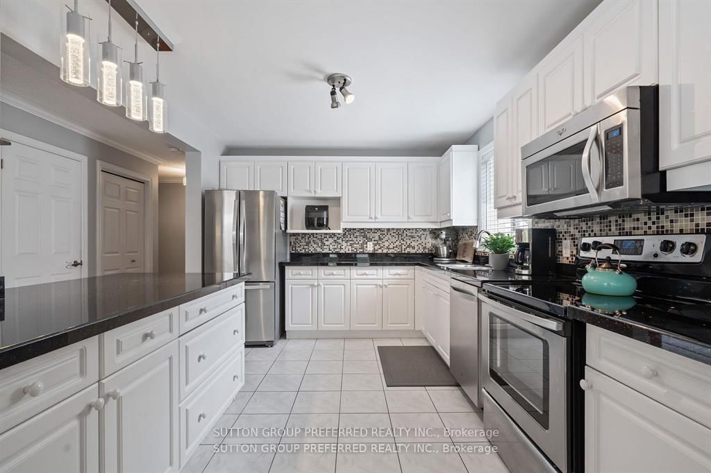 Detached House for sale at 623 Thornwood Court, London North, Ontario, N6H 5J5 - North P - MLS: X12845704