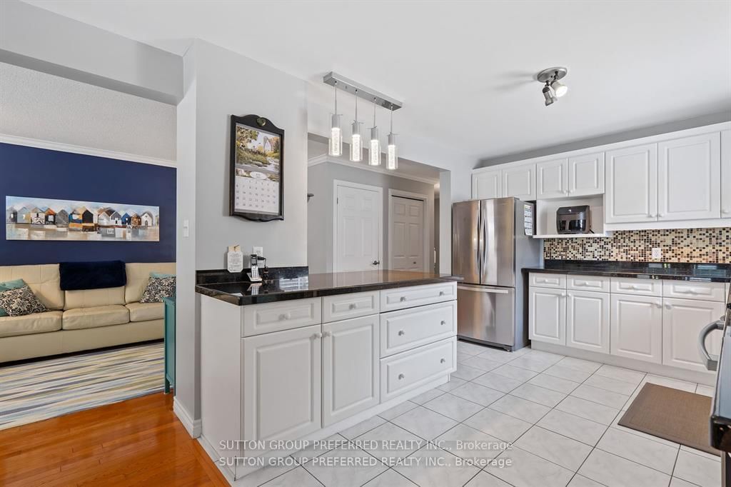 Detached House for sale at 623 Thornwood Court, London North, Ontario, N6H 5J5 - North P - MLS: X12845704