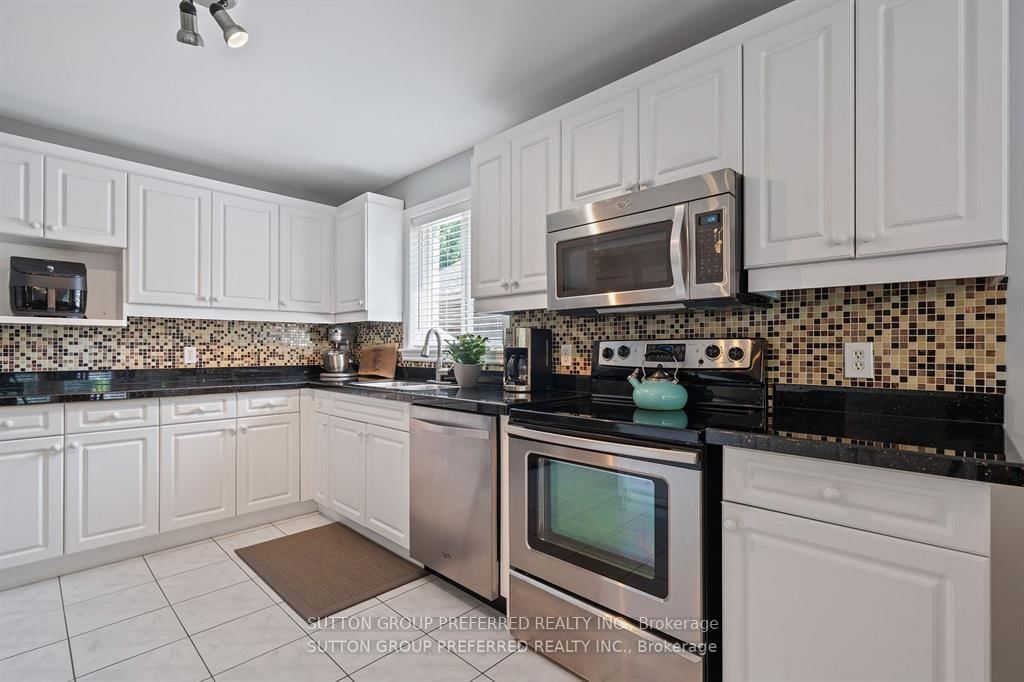 Detached House for sale at 623 Thornwood Court, London North, Ontario, N6H 5J5 - North P - MLS: X12845704