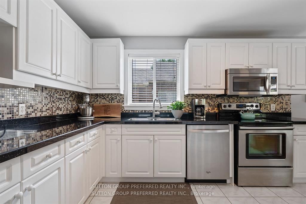 Detached House for sale at 623 Thornwood Court, London North, Ontario, N6H 5J5 - North P - MLS: X12845704