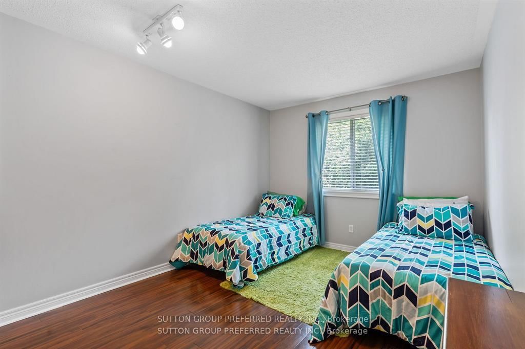 Detached House for sale at 623 Thornwood Court, London North, Ontario, N6H 5J5 - North P - MLS: X12845704