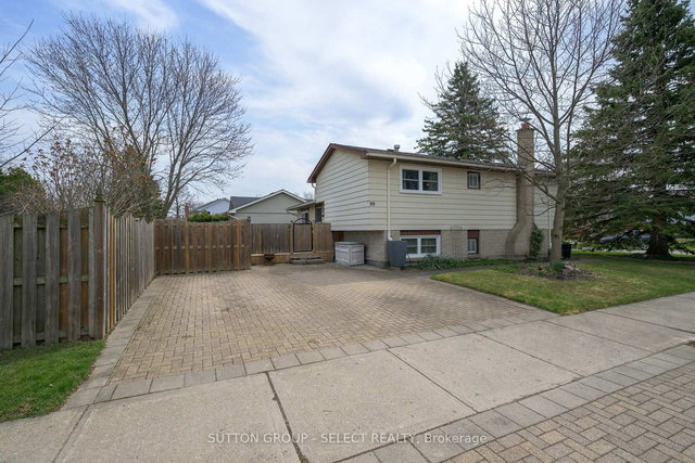 99 Inverary Crescent