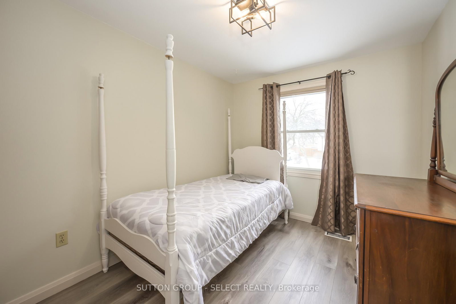 Detached House for sale at 99 Inverary Crescent, London North, Ontario, N6G 3L7 - North I - MLS: X12846004